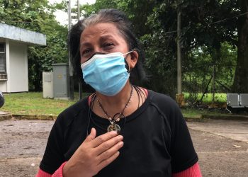 Familiares de pacientes padecen buscando pruebas COVID-19 para ser atendidos