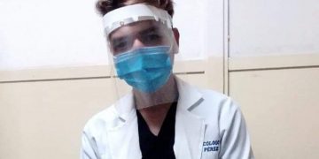 Jackson Pérez, psicólogo venezolano: “El sueldo que gano básicamente me alcanza para recargar saldo»