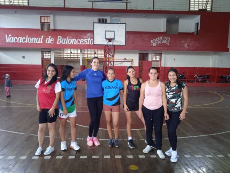 Realizado con éxito amistoso de voleibol en Boconó