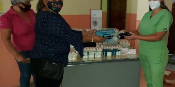Alcaldesa de Boconó dona para habitantes de Batatal: tensiómetro, nebulizador y medicamentos