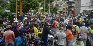 Motorizados protestan ante la Zodi en Valera para exigir les surtan combustible