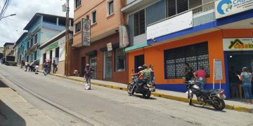 Boconeses le restan importancia al Covid-19