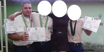 Dos boconeses pierden la vida en vuelco