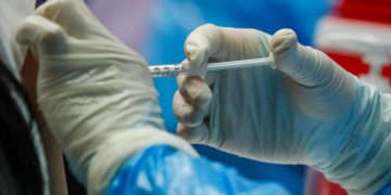 Brasil vacuna contra covid a toda una ciudad para un estudio inédito