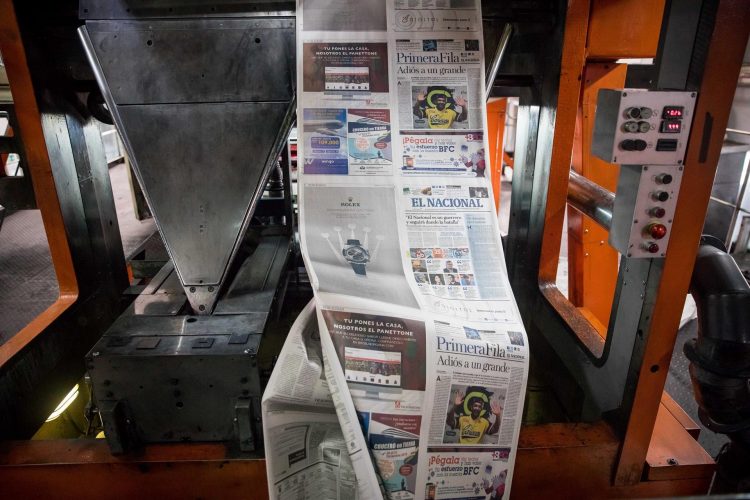 Fotografía de archivo de las maquinas rotativas, donde se imprime el diario El Nacional en Caracas (Venezuela). EFE/ Miguel Gutiérrez/Archivo