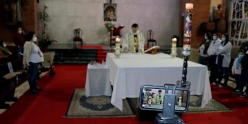 Ceremonias en línea: cómo casarse con cientos de testigos en plena pandemia