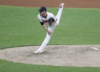 3-2. César Hernández y José Ramírez apoyan el triunfo de Bieber con los Indios ante los Cachorros