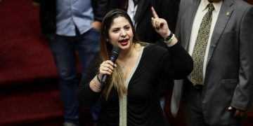Subida del salario en Venezuela es un «mecanismo de control», según oposición