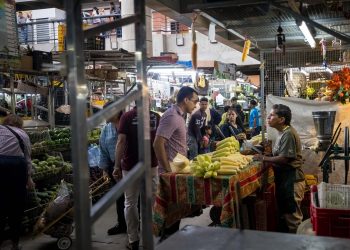 Venezuela sube el salario mínimo integral y lo ubica en 3,54 dólares