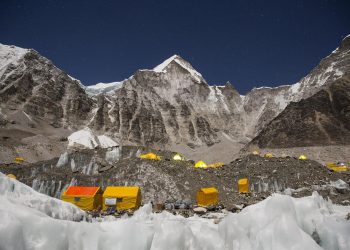 Alerta en el campo base del Everest por posibles casos de coronavirus
