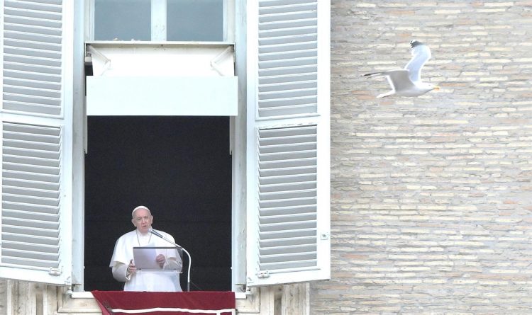 El papa Francisco este domingo en el Vaticano. EFE/EPA/CLAUDIO PERI