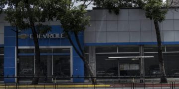 Compraventa de carros usados desplaza a los pocos nuevos que llegan a concesionarios