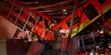 Se elevan a 23 los muertos y 65 los hospitalizados al desplomarse un metro en Ciudad de México
