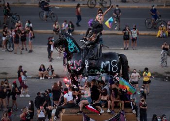 Chile tendrá primera Carta Magna paritaria del mundo, pero ¿será feminista?