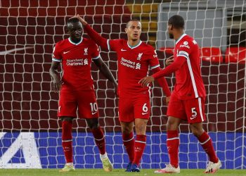 Thiago Alcántara y Mané acercan al Liverpool a la Liga de Campeones