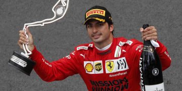 Verstappen toma el mando y Sainz se doctora