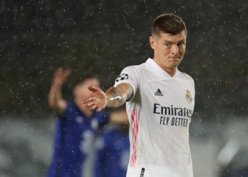 Kroos todavía «furioso» por el arbitraje ante el Sevilla