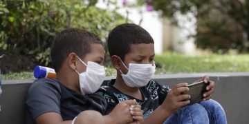 Ni cáncer ni menos oxígeno: no hay efectos nocivos de la mascarilla en niños