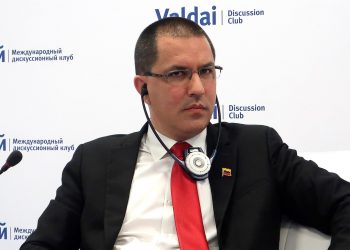 Arreaza urge a Biden a rectificar la política de EEUU para establecer unos lazos de respeto