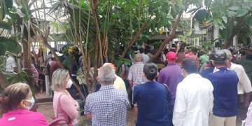 Continúa el «caos» en el Hospital de Valera con la jornada de vacunación anticovid