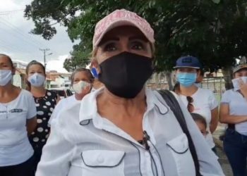 Mujeres de blanco: «Queremos que se oiga la voz del pueblo de Ureña que necesita pasar la frontera» 