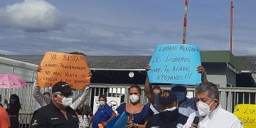 Licoreros protestan frente a sede de La Polar porque «están vendiéndole licor a titirimundachi» 