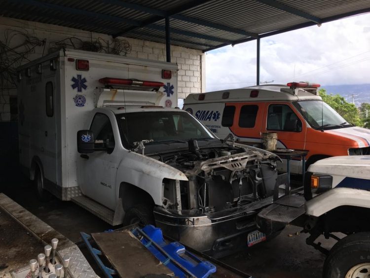 En Protección Civil Táchira intentan recuperar al menos tres ambulancias de las que se encuentran dañadas. Carlos Eduardo Ramírez