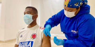 Selección colombiana recibe vacuna antes de partir a Brasil para Copa América