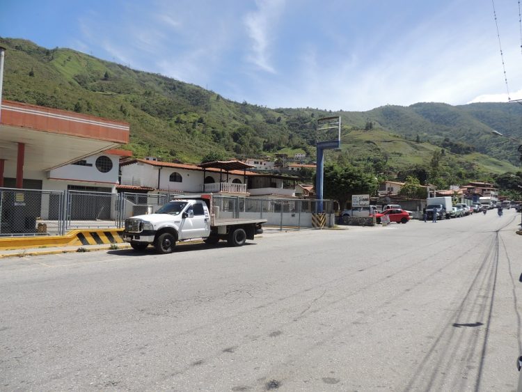 En las inmediaciones de la estación de servicio ubicada en Los Llanitos de Tabay, municipio Santos Marquina de Mérida, Wuilderman Paredes fue asesinado por un funcionario de la PNB el 8 de junio de 2019. Foto referencial ODH-ULA.