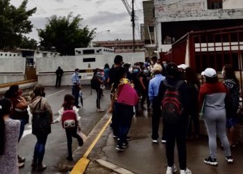 Instalan punto de control en frontera para evaluar a quienes cruzan por razones humanitarias