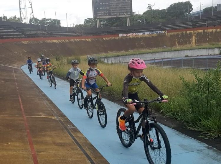Escuelas de ciclismo infantil vuelven al Velódromo JJ Mora
