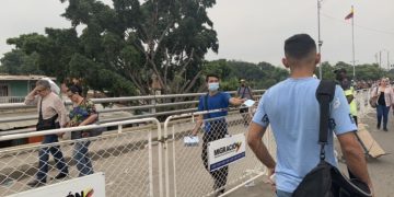 Colombia abre frontera con Venezuela luego de la media noche