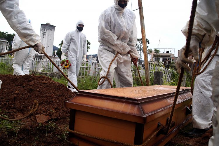 Dos inhumaciones por COVID-19 se realizaron este martes 15 de junio en el Cementerio Municipal de San Cristóbal. Carlos Eduardo Ramírez
