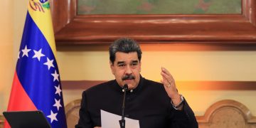 Maduro crea una comisión para hacer una «revolución judicial»
