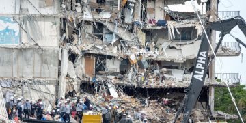 Aumenta a 16 la cifra de fallecidos por el derrumbe en Surfside