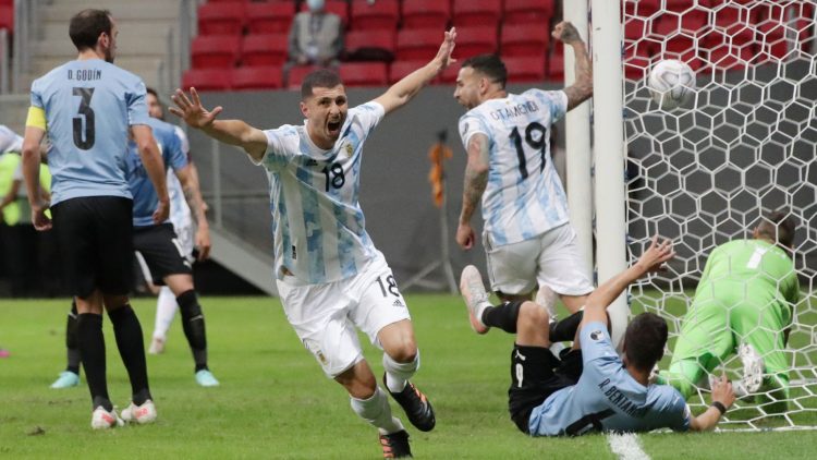 Argentina suma su primer triunfo en la Copa América y lidera junto a Chile el grupo con cuatro puntos