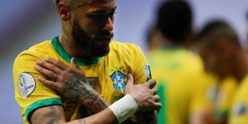 Neymar dirige la orquesta de Brasil y queda a 10 goles de la marca de Pelé