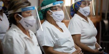 Mueren 14 sanitarios por covid-19 en una semana en Venezuela, según una ONG