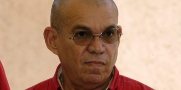 Una ONG venezolana pide a la Fiscalía investigar a un exministro que vinculan con el ELN