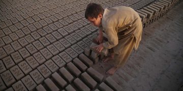 El papa: «No se puede cerrar los ojos ante la explotación infantil»