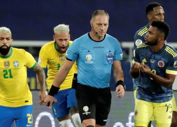 Colombia pide a la Conmebol suspender a Pitana por arbitraje del juego con Brasil