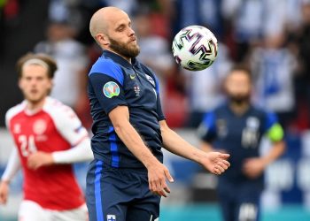 0-1. Finlandia congela a una Dinamarca golpeada por el drama de Eriksen