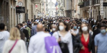 Las mascarillas dejaran de ser obligatorias al aire libre en Italia desde el 28 de junio