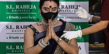 Menos de 50.000 contagios por covid-19 en la India tras un récord de vacunación