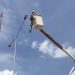 Operarios de Corpoelec rehabilitan alumbrado público en la avenida Rotaría de San Cristóbal