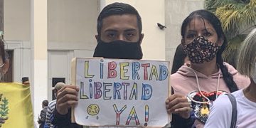 Los que piden justicia: reclama medida de libertad para su mamá mientras cría sólo sus dos hermanitas