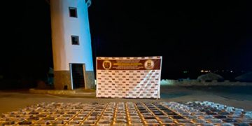 Detienen bote con 205 panelas de cocaína