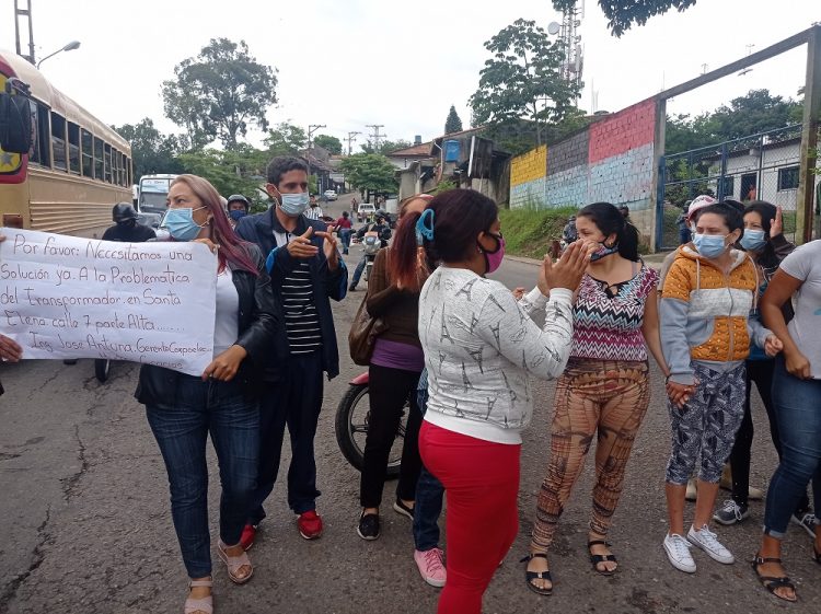 Comunidad protesta en la vía a la frontera / Luzfrandy Contreras