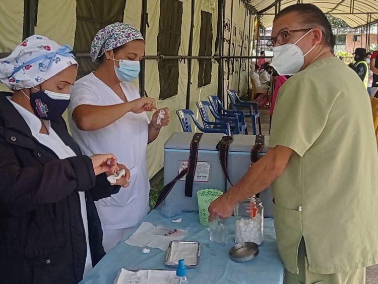 Preparación en la aplicación de vacunas / Luzfrandy Contreras