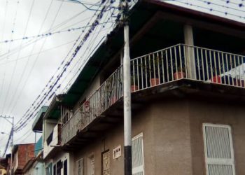 TÁCHIRA* Al borde del colapso poste de luz en Santa Ana 